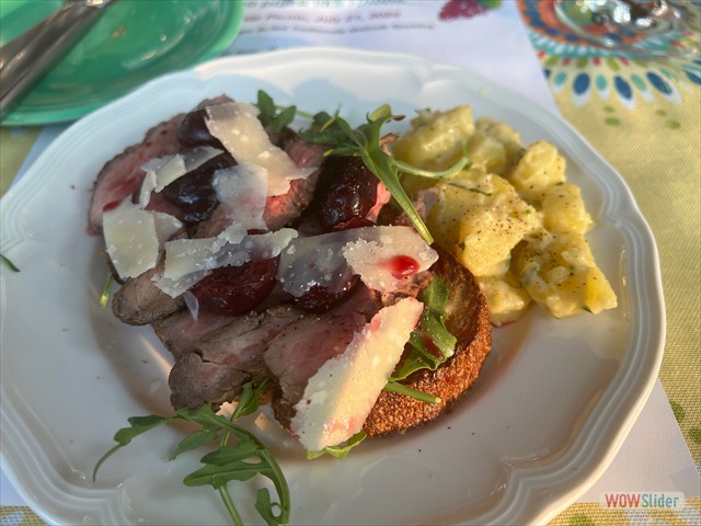 Cherry Beef Crostini